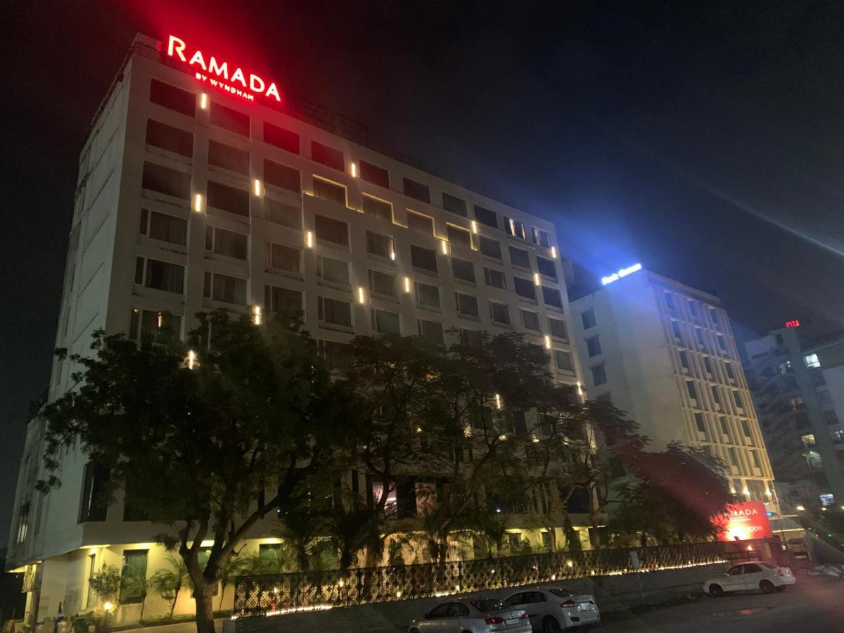 ホテル Ramada By Wyndham Jaipur North エクステリア 写真