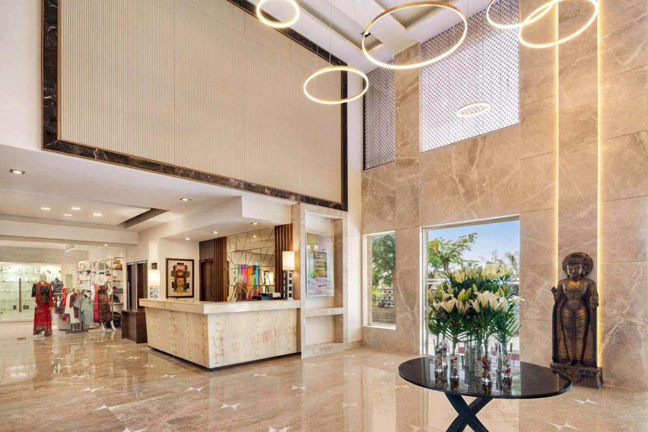 ホテル Ramada By Wyndham Jaipur North エクステリア 写真