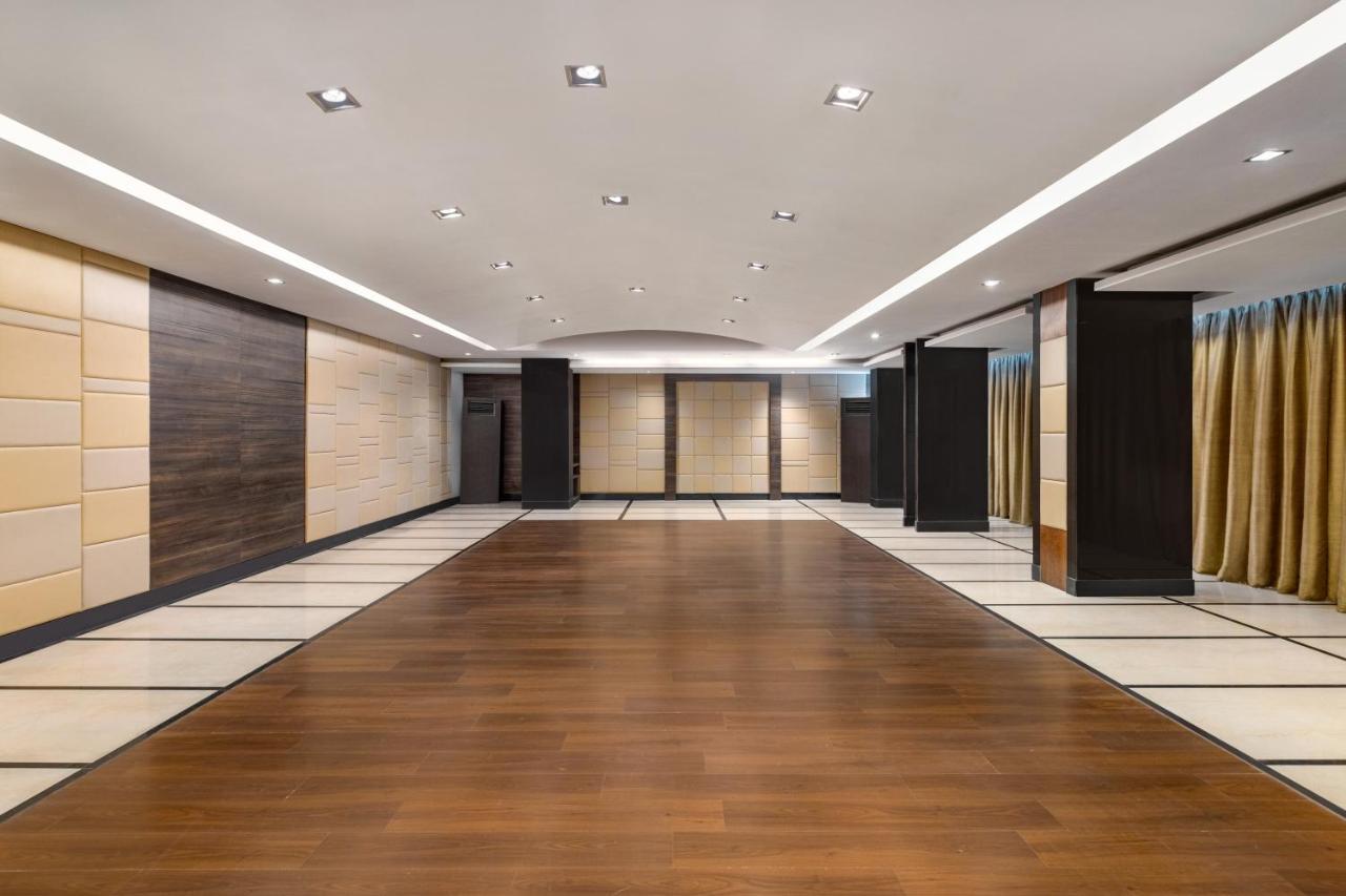 ホテル Ramada By Wyndham Jaipur North エクステリア 写真