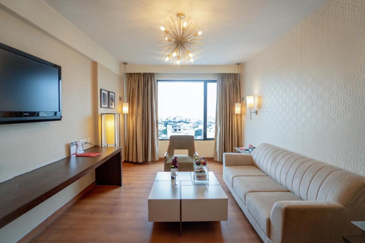 ホテル Ramada By Wyndham Jaipur North エクステリア 写真