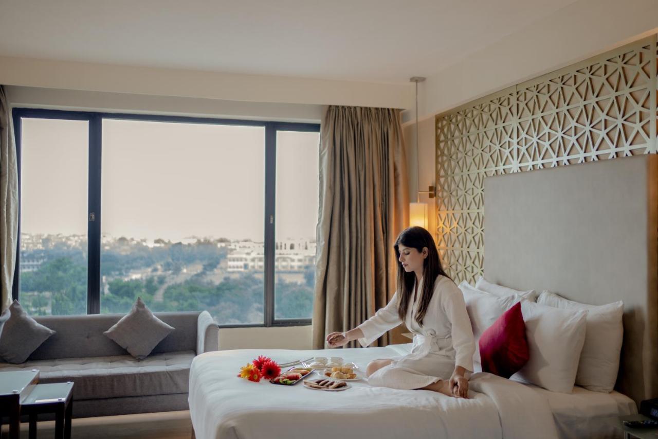 ホテル Ramada By Wyndham Jaipur North エクステリア 写真