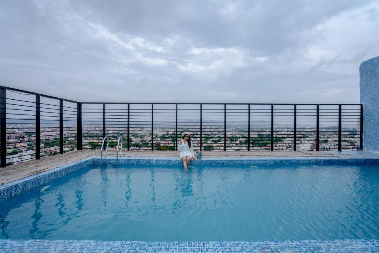 ホテル Ramada By Wyndham Jaipur North エクステリア 写真