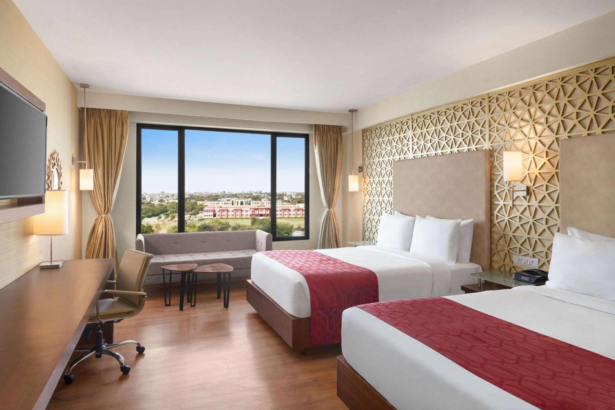 ホテル Ramada By Wyndham Jaipur North エクステリア 写真