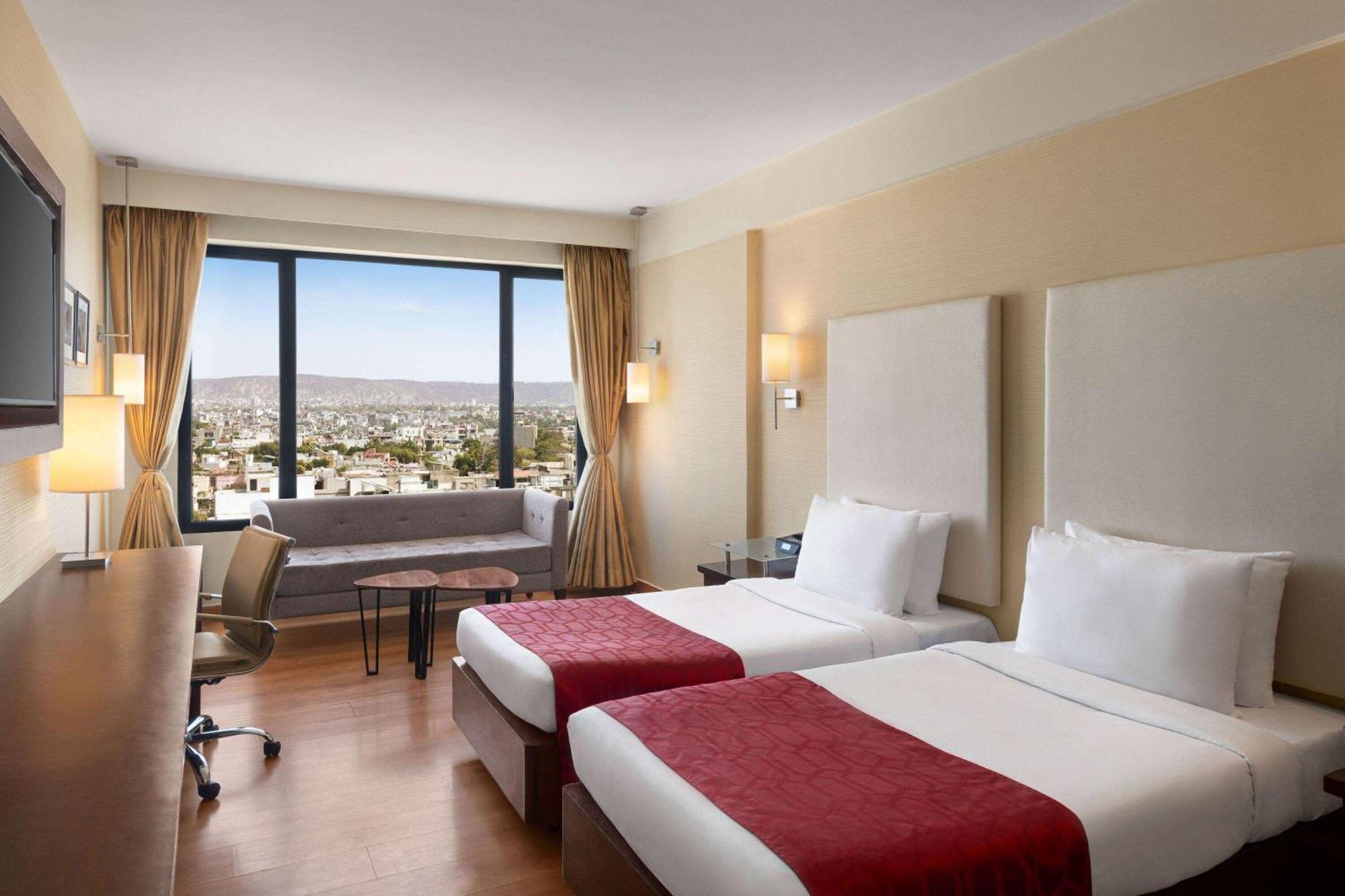 ホテル Ramada By Wyndham Jaipur North エクステリア 写真